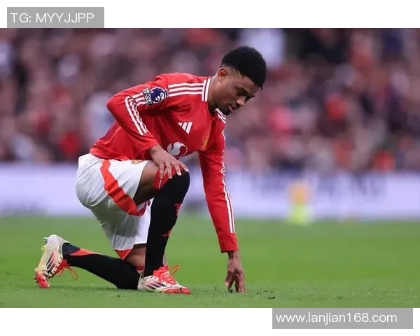 比赛中戴墨镜的足球明星们展现风采与个性引发热议 比赛中戴墨镜的足球明星们展现风采与个性引发热议