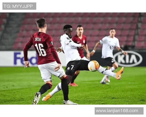 国民竞技与柏斯度的激烈对决揭示足球战术的魅力与球队精神的碰撞