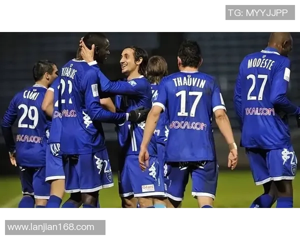 格勒诺布尔主场迎战索肖争夺法乙积分榜关键战役 格勒诺布尔主场迎战索肖争夺法乙积分榜关键战役