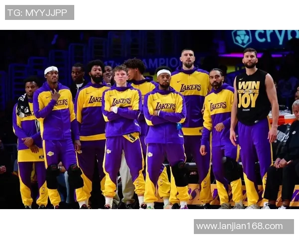 热火与湖人激战正酣球迷热议精彩瞬间与战术对决